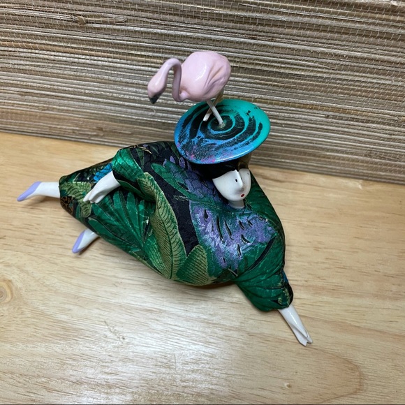 Hand-crafted Soft Body Sculpture Lady - Picture 3 of 7